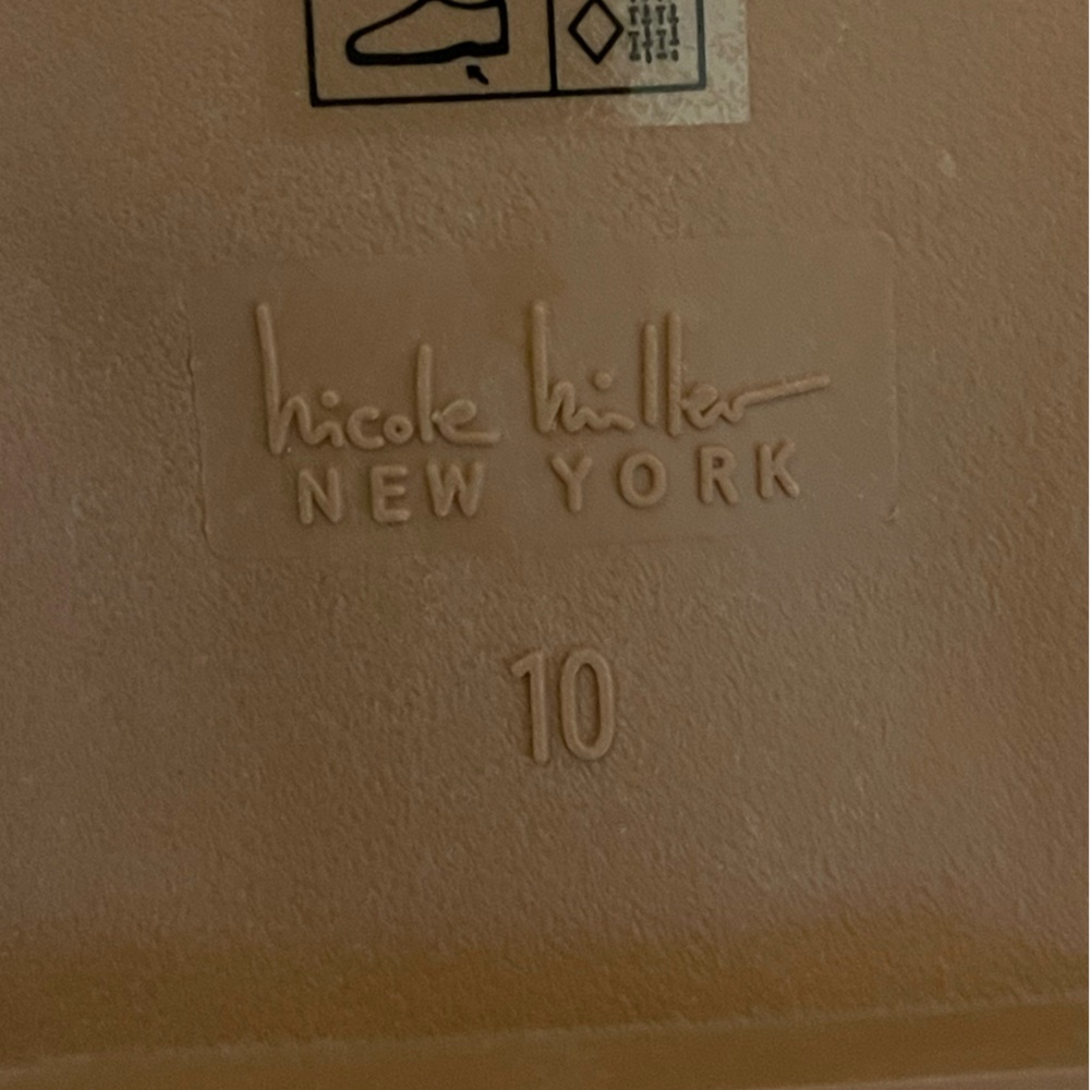 NWOT Nicole Miller Size 10 tan studded sandals - Picture 4 of 4
